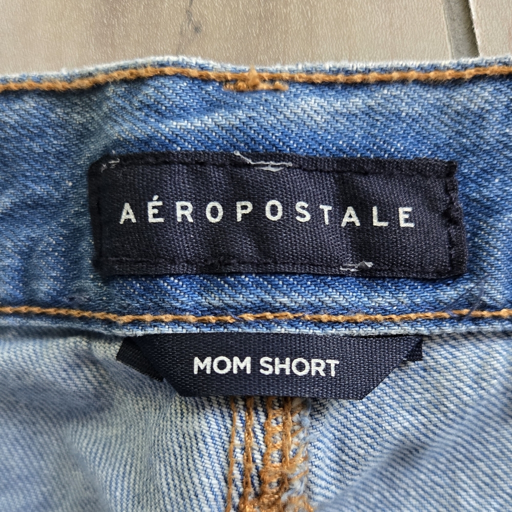 NWT Aeropostale 3.25" Buttonfly Jean Mom Shorts Frayed Rolled Hem - Picture 10 of 13